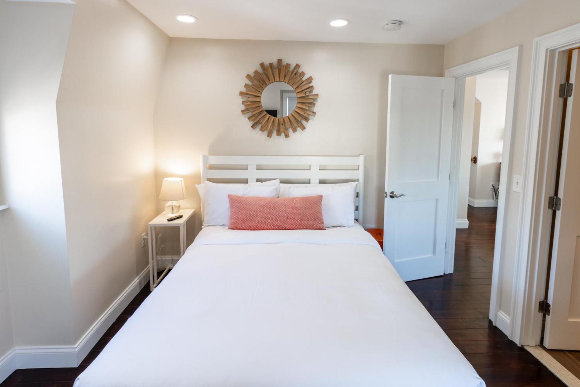 Апартаменты The Newport Lofts - 617 Thames Street Экстерьер фото